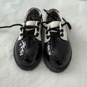 Classic Black and White Kids Shoes euro size 24 little boys or 7-8 us size